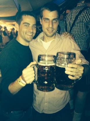 Vor und nach dem Spiel verstehen sich die Captains von Lengnau und Gossau bestens