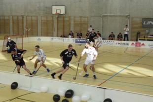 Der zweite Block (Mäze, Luchs und Basils v.l.) lässt defensiv nichts anbrennen