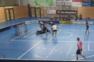 Ehrensperger verwertet einen Abpraller zum zwischenzeitlichen 5:2 gegen Leader Mörschwil