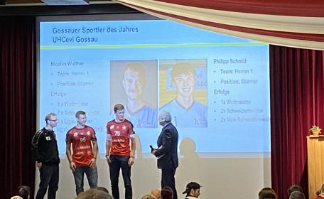 Die Gossauer Weltmeister werden von Jörg Kündig interviewt